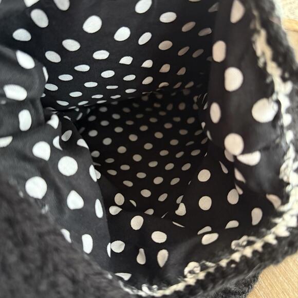 Crocheted Shoulder Bag Purse Black White Gray Rosettes Could Be Handmade - Picture 8 of 8